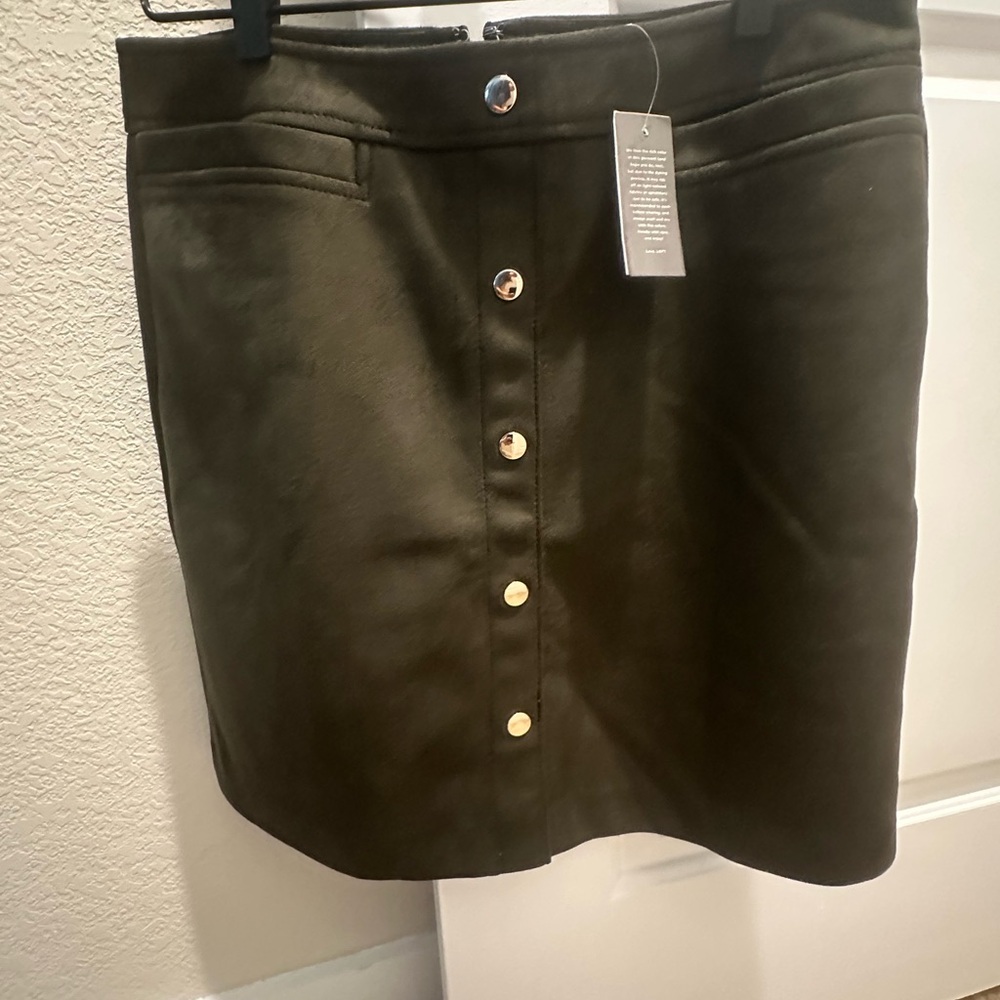 Olive Loft Button-Front Skirt Size 6 brand new, tags included